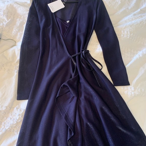 & Other Stories festive party wrap dress - Picture 2 of 6